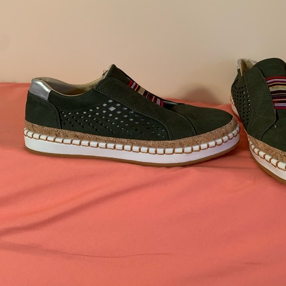 Snazzy flat slip on shoe - Picture 3 of 6